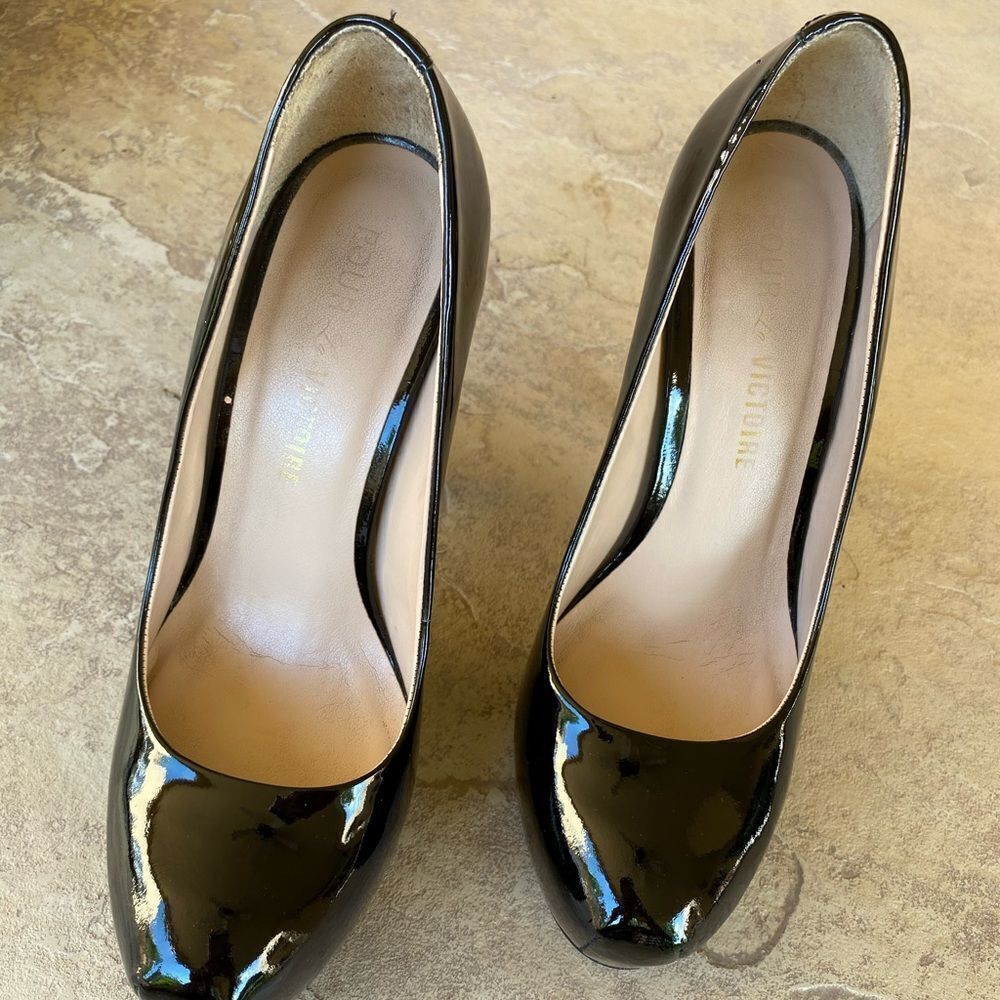 Pour La Victoire Irina Black Pattent Leather Platform Pumps Women's Size 6.5 EUC